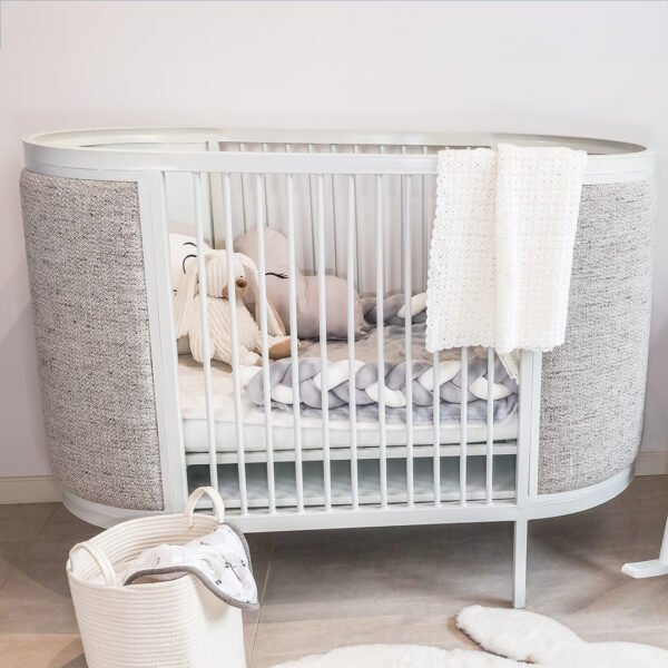 STUDIO DELTA ADJUSTABLE UPHOLSTERED BABY CRIB COT